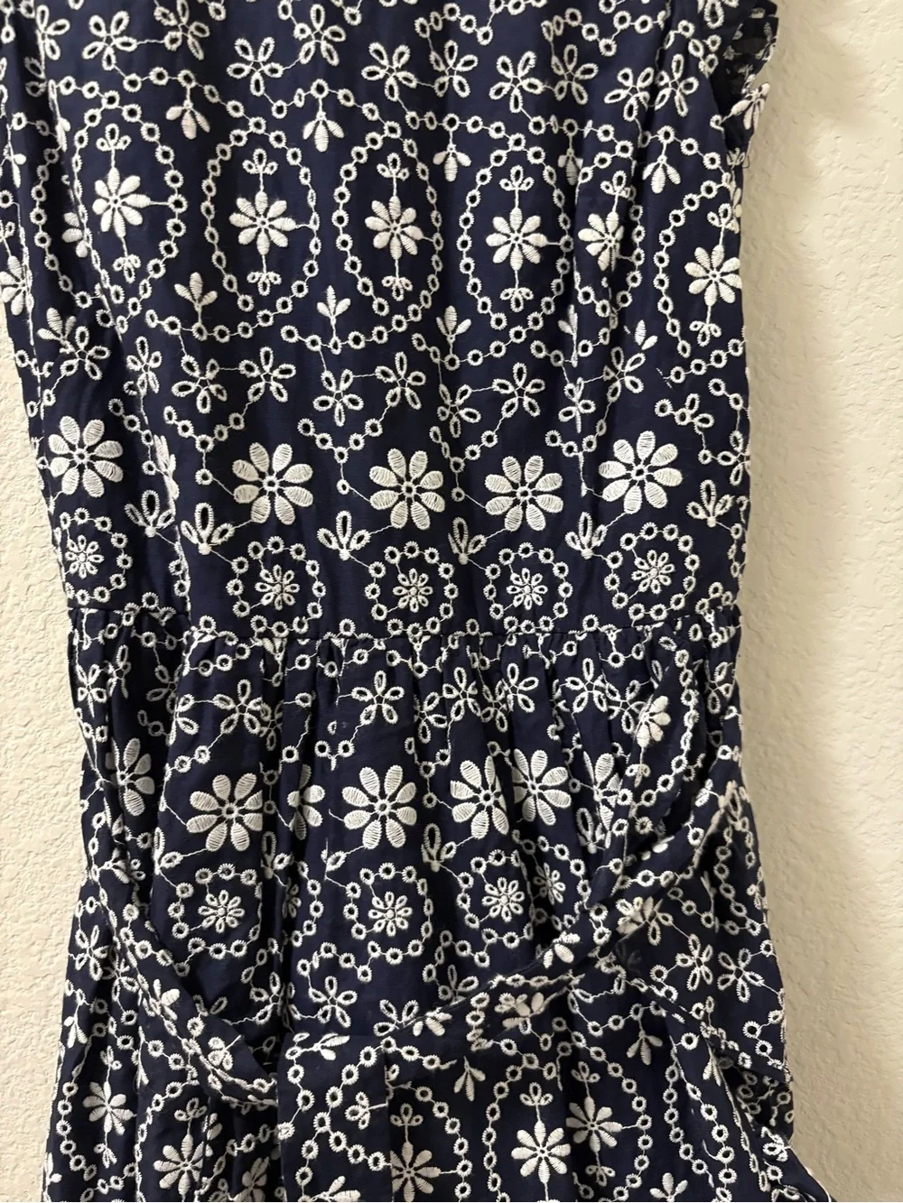 Kate Spade New York sleeveless eyelet wrap dress in navy blue. Size 2. NWOT